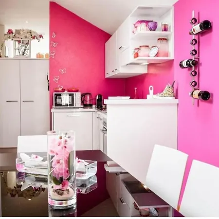 Butterfly Apartment *